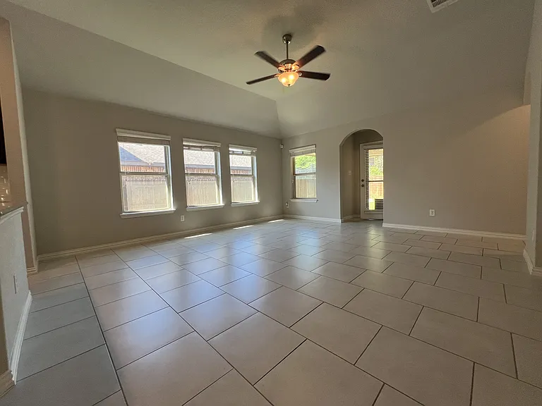 10419 Monicas Crk — Photo 14