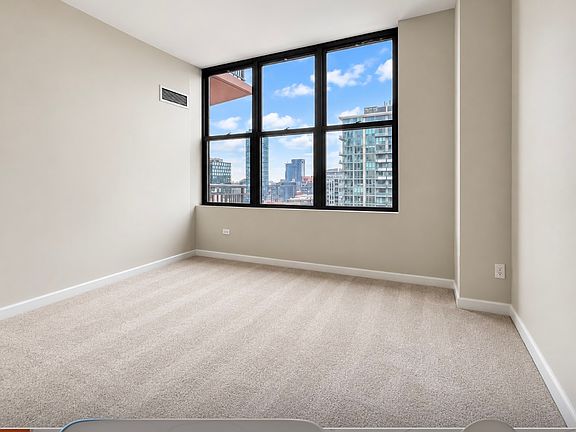 4th image of 330 N Jefferson St #2700