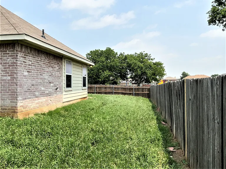 1212 Gardenia Cir — Photo 21