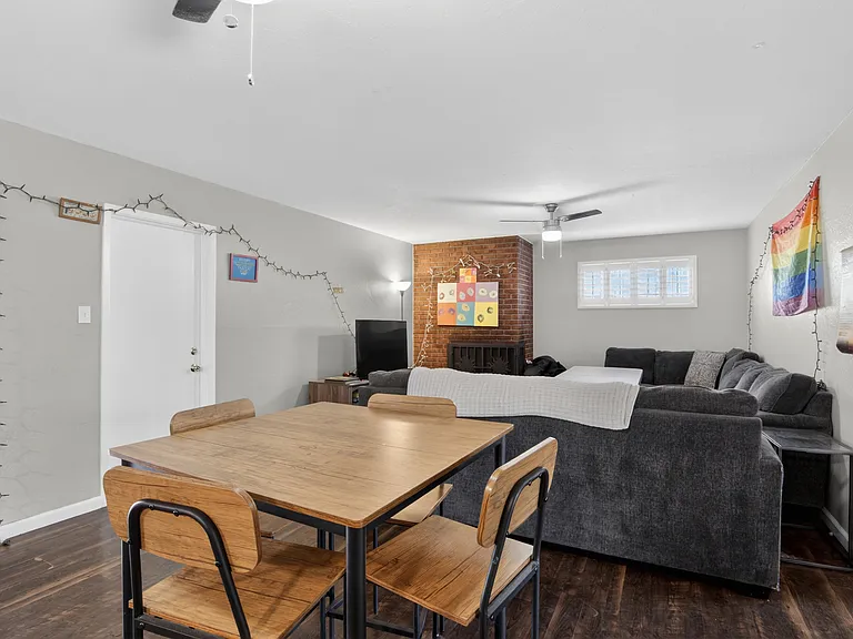 123 E Erie Dr — Photo 8