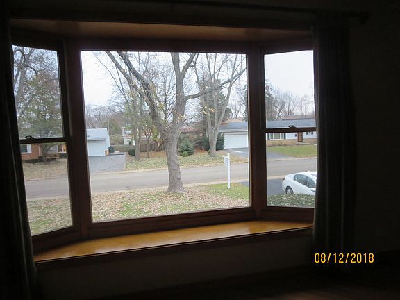 4th image of 1636 E Rosehill Dr