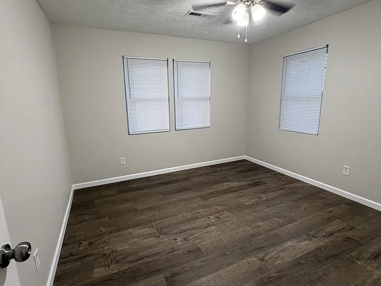 1530 W Lynn St — Photo 2