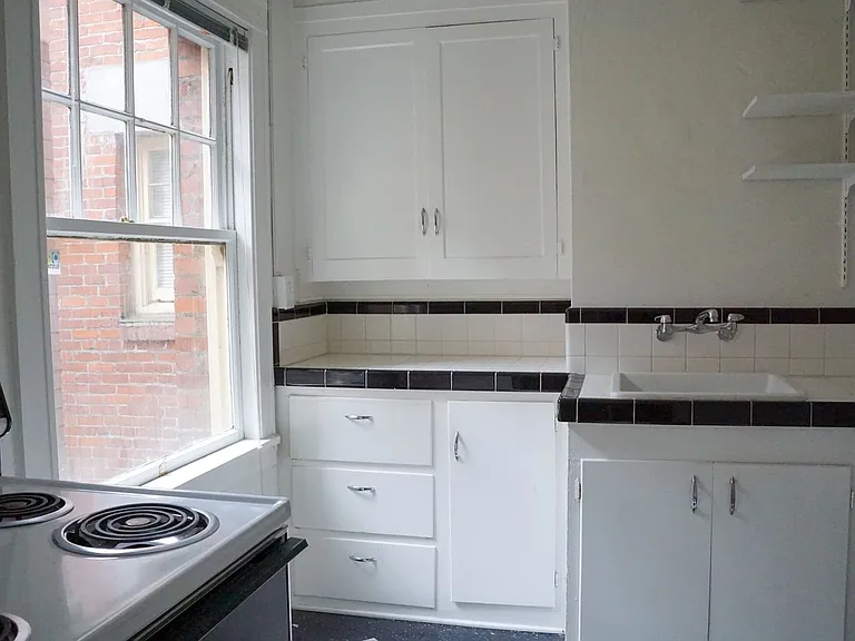 751 SW Vista Ave #4 — Photo 3