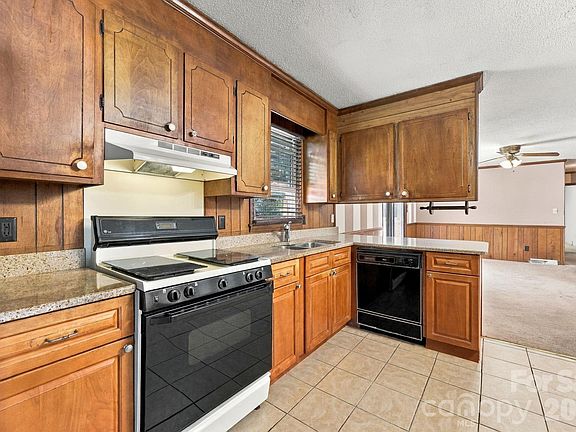 3rd image of 817 Rubens Rd SW