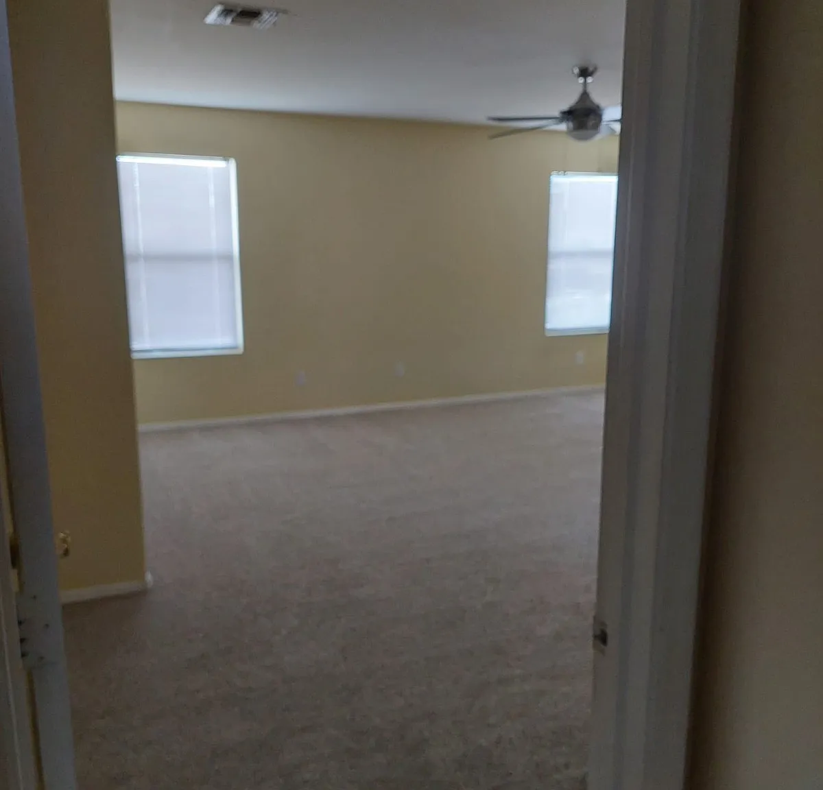 6 bed, 2700 sqft, $2,250 — Photo 4