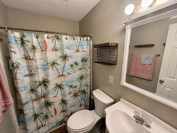5th image of 643 Golfview Dr
