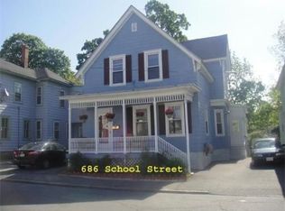 686 School St, Lowell, MA 01851