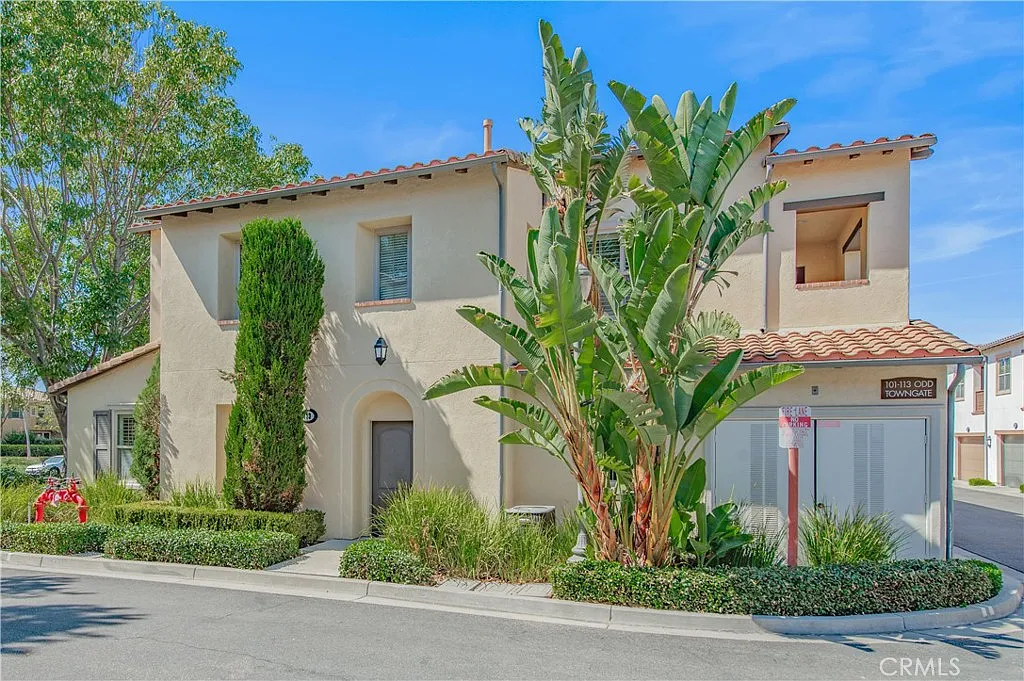 3 bed, 2.5 bath, 1734 sqft, $4,300 — Photo 3