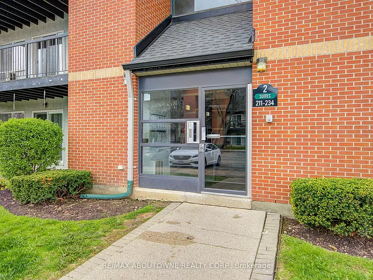1450 Glen Abbey Gate #214 — Photo 3