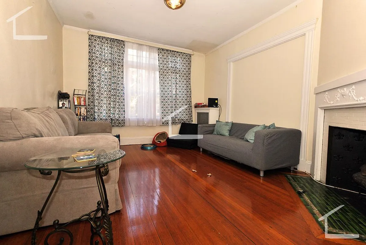 Building Photo - 6 Strathmore Rd #1