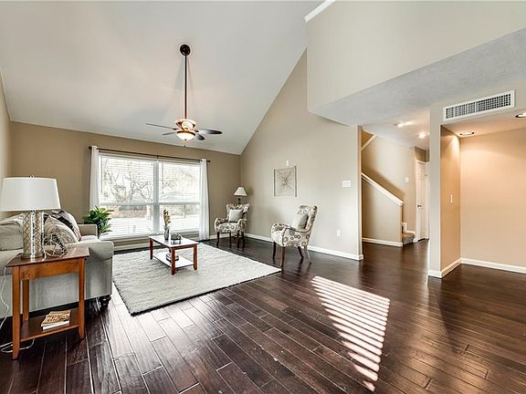 4th image of 2000 Knob Hill Dr