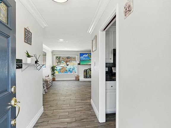 3rd image of 1201 Valle Vista Ave