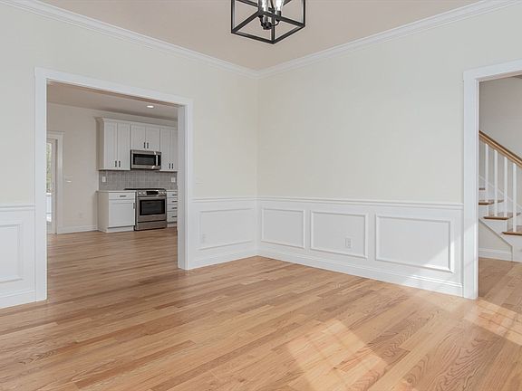 5th image of 76 Robin Hill Rd