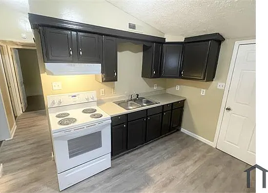 2 bed, 741 sqft, $925 — Photo 2
