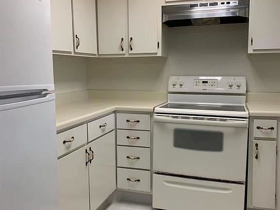 3rd image of 6831 Greenway Chase St #6831