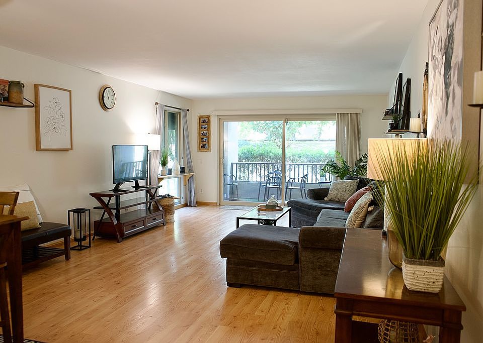 1st image of 2522 Clairemont Dr Unit 106