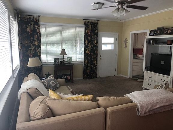 4th image of 802 Hart St