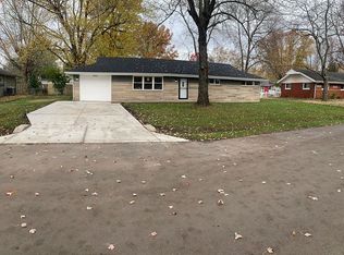 3412 W Fleetwood Dr, Muncie, IN 47302