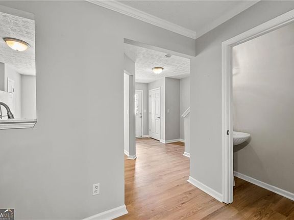 3rd image of 2754 Valley Green Dr