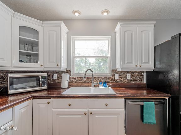 5th image of 116 Hartford Village Way