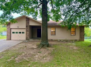 706 E Dyann Dr, Nixa, MO 65714