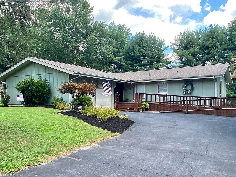1st image of 122 Churchill Cir