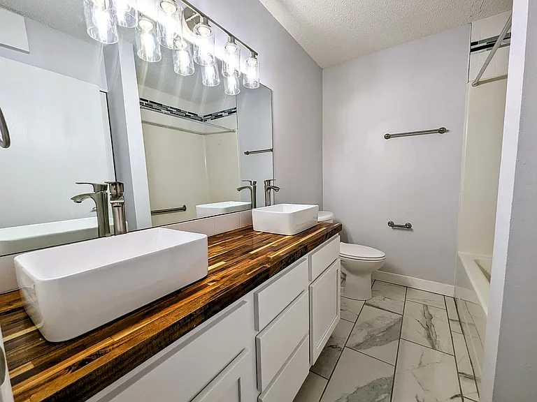 408 E 15th St #107 — Photo 7