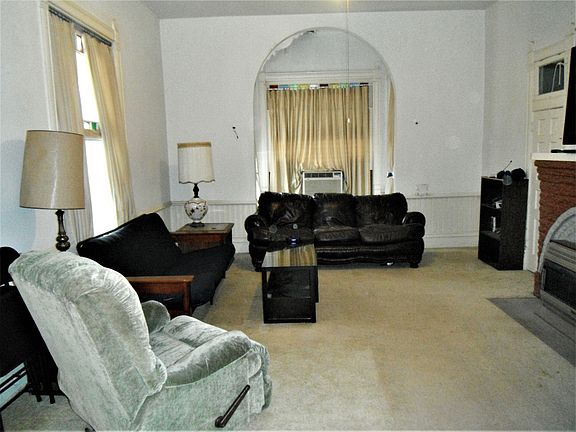 2nd image of 806 N Carr Ave
