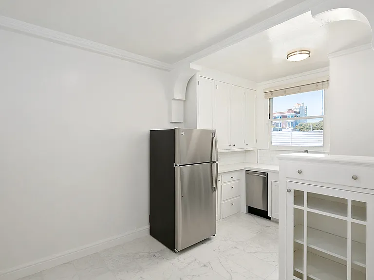 2380 California St — Photo 22
