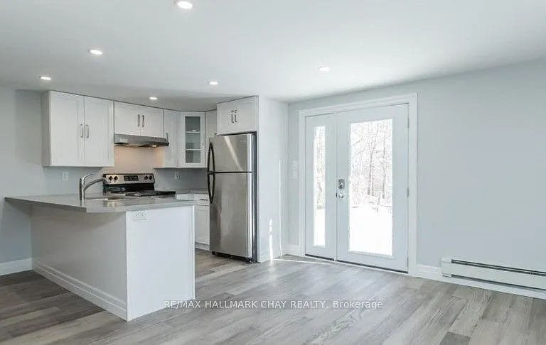 33 A Grove St E #LOWER — Photo 4