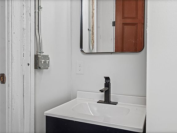 5th image of 49 Ten Broeck St #1