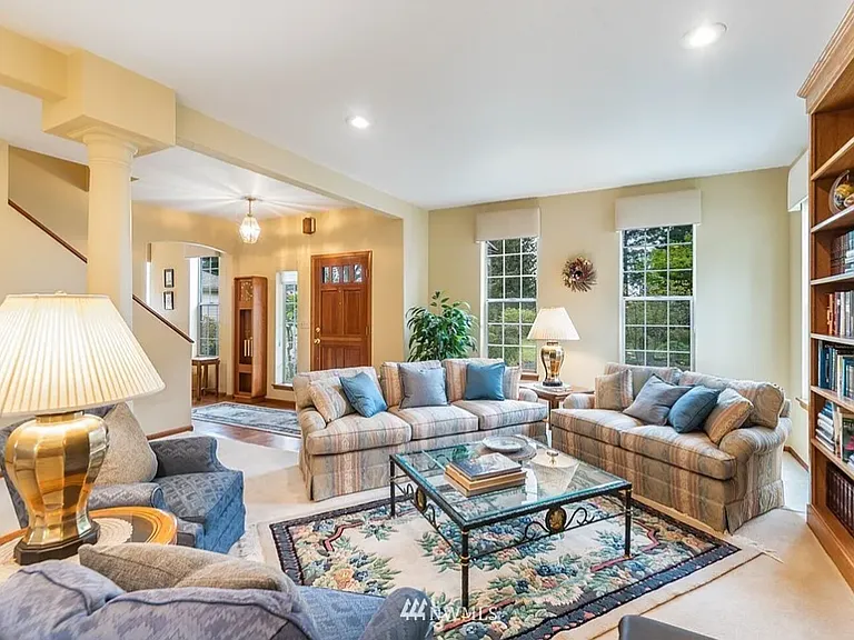 141 E Fairway Dr — Photo 4