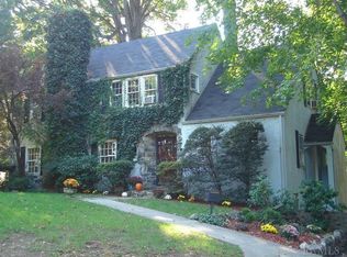 139 Country Club Ln, Pelham, NY 10803