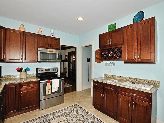4th image of 3828 Guilford Ave