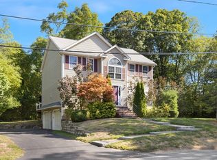 94 Pinedale Ave, Billerica, MA 01821