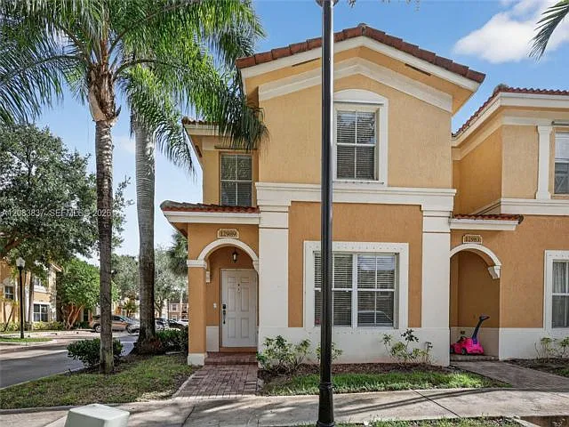 3 bed, 2.5 bath, $2,950 — Photo 1