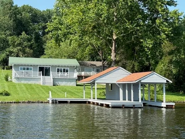 1382 S Lakeshore Dr, Louisa, VA 23093