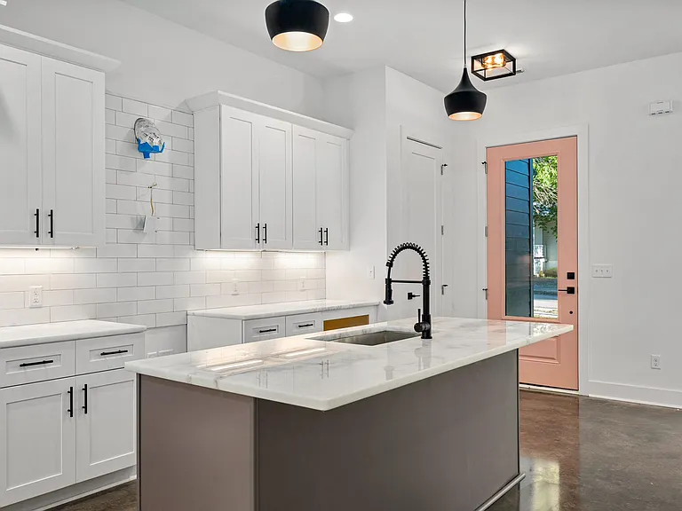 2714 Batavia St — Photo 11