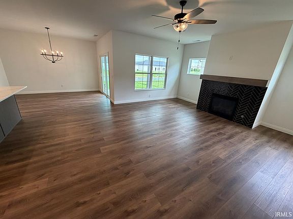 4th image of 1646 Venture Dr
