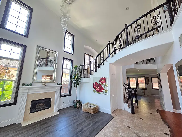 2819 Savannah Ct — Photo 10