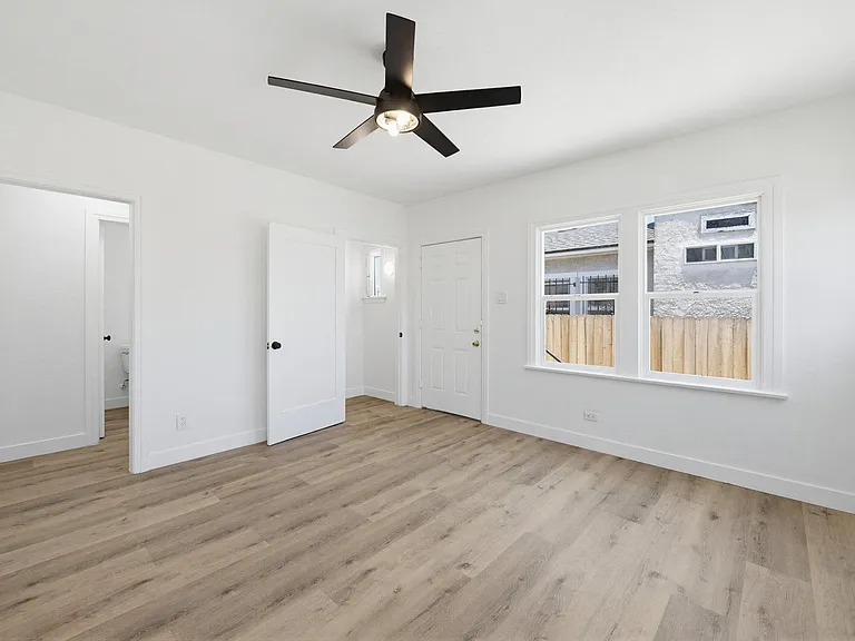1510 W 52nd St #1512.5 — Photo 1