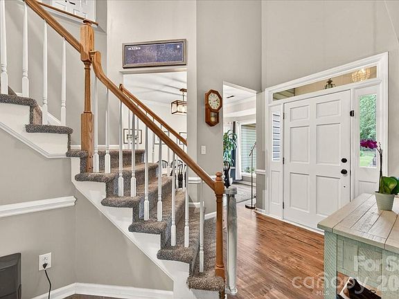 4th image of 1045 Fairway Ridge Rd NW