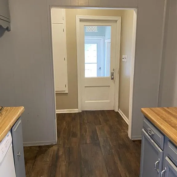 114 W B St — Photo 12