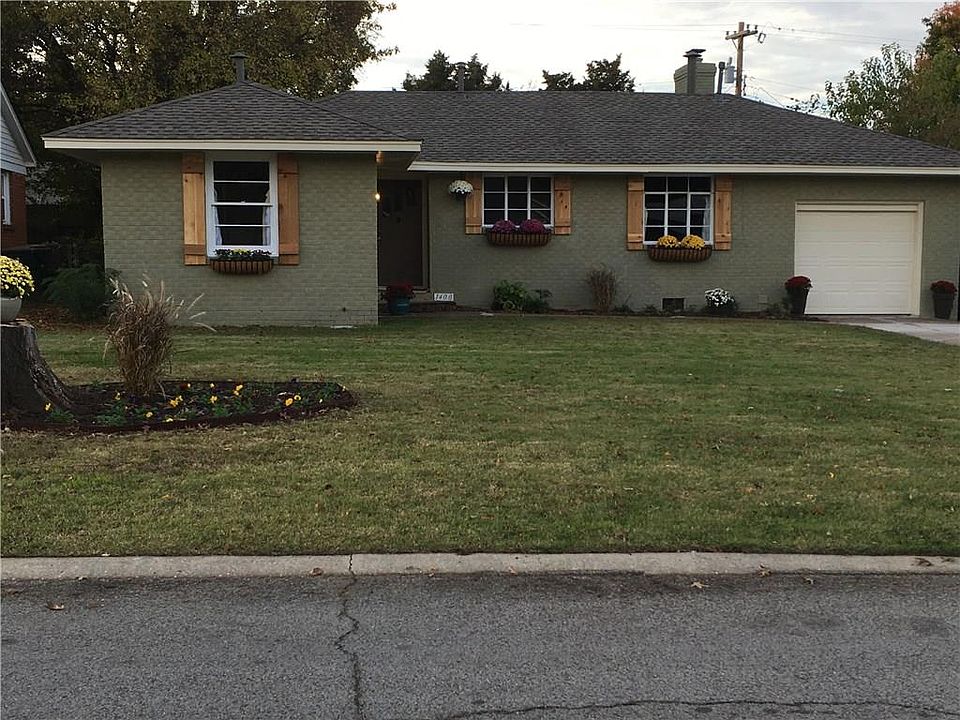 1st image of 1400 Carlisle Ct