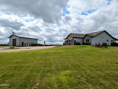 2467 Labrador Dr, Mandan, ND, 58554