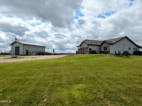 2467 Labrador Dr, Mandan, ND 58554
