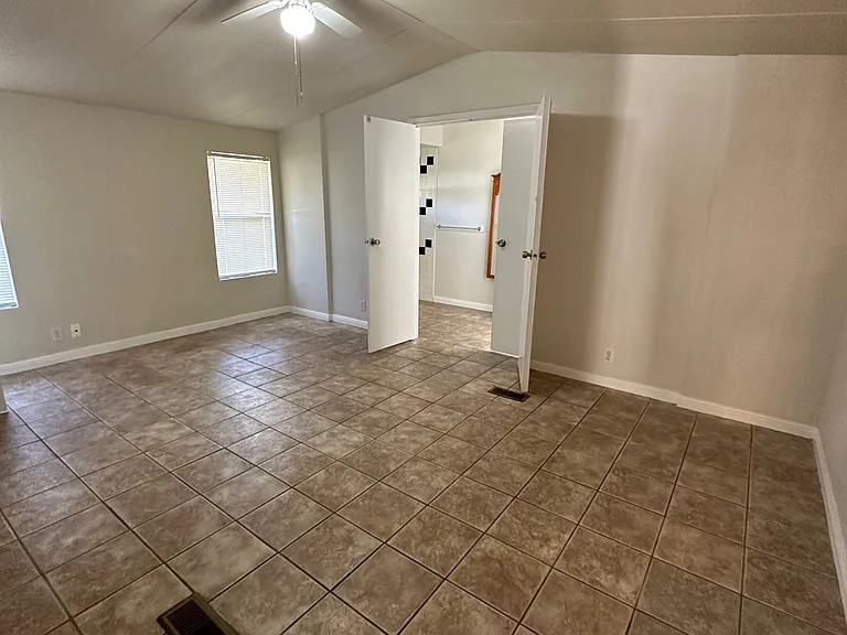 1102 Bluebonnet Dr — Photo 10