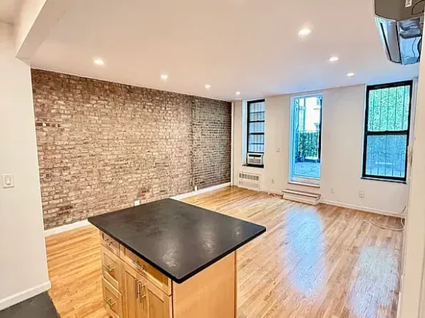 23 W 8th St APT 1C, New York, NY 10011