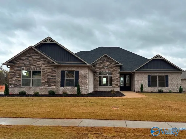 26484 Old Town Dr, Athens, AL 35613