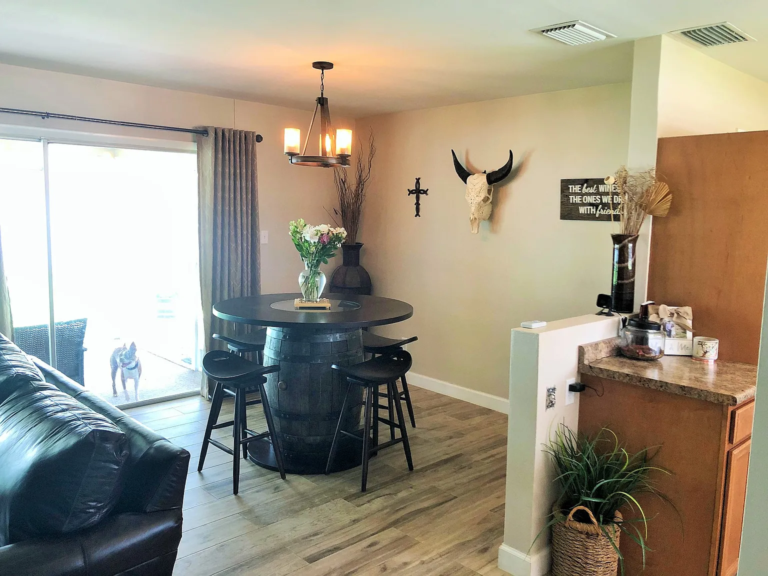 2 bed, 1054 sqft, $2,100 — Photo 4